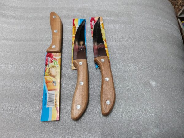Sleek knife