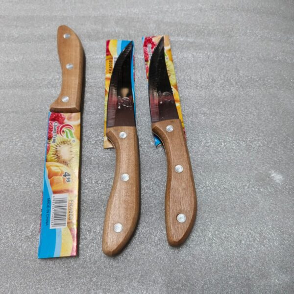 Sleek knife